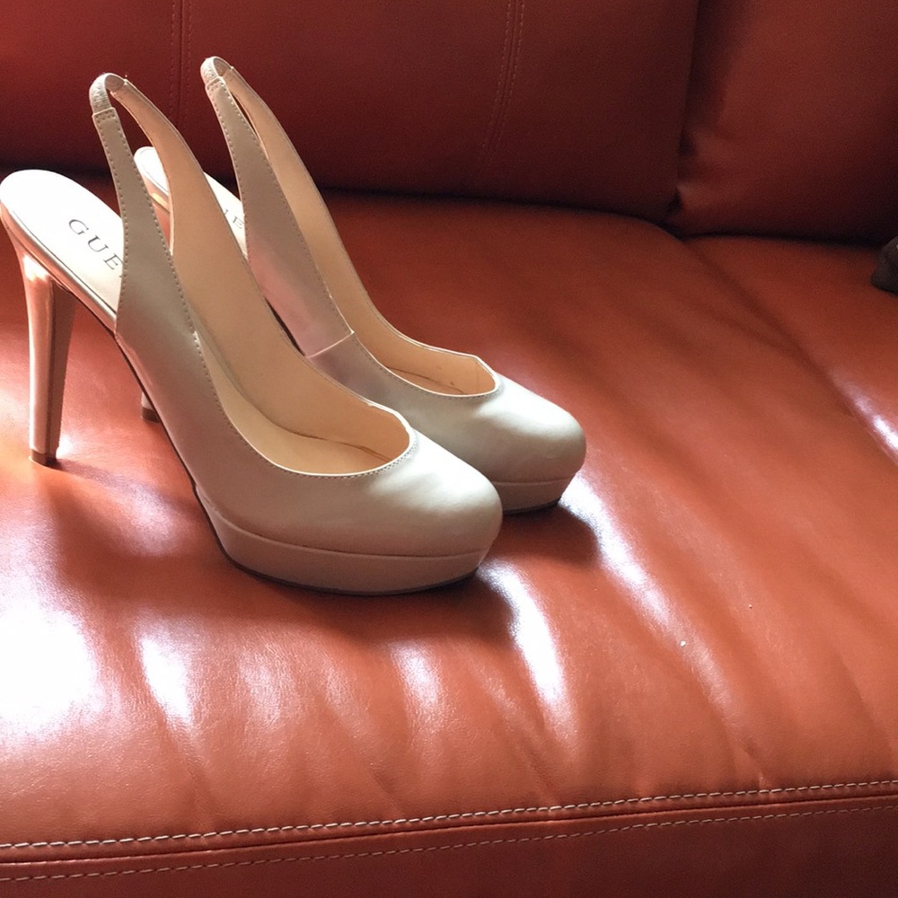 NWOT-Guess Heels